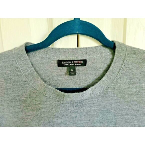 Banana Republic Women’s M Extra Fine Gray Merino Wool Crew Neck Sweater Size Med - Picture 5 of 9
